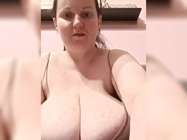 LadyAlma's BongaCams show and profile