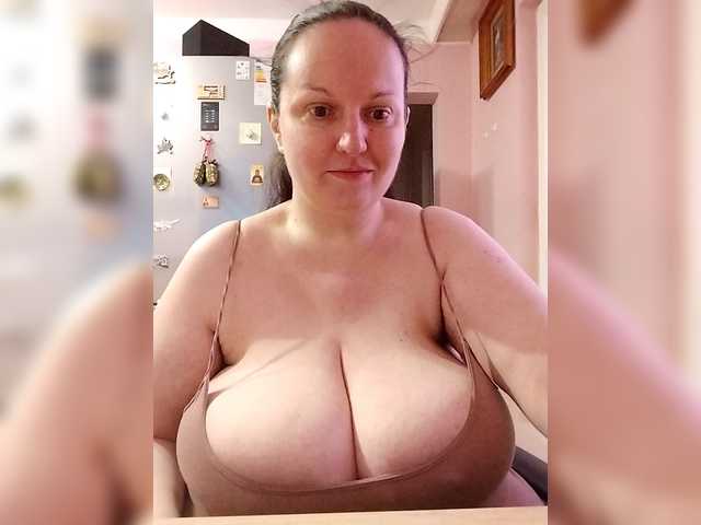 LadyAlma's BongaCams show and profile