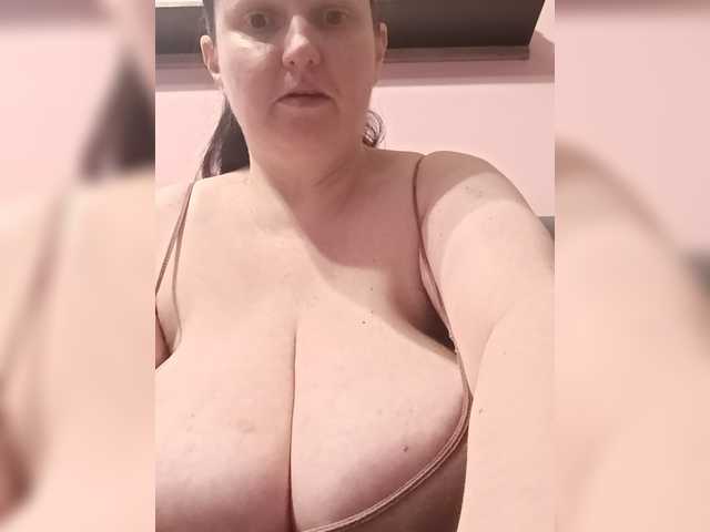 LadyAlma's BongaCams show and profile