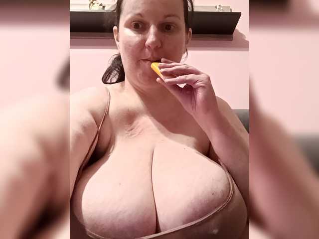 LadyAlma's BongaCams show and profile