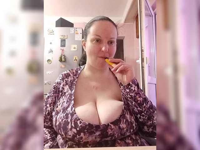 LadyAlma's BongaCams show and profile