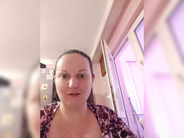 LadyAlma's BongaCams show and profile