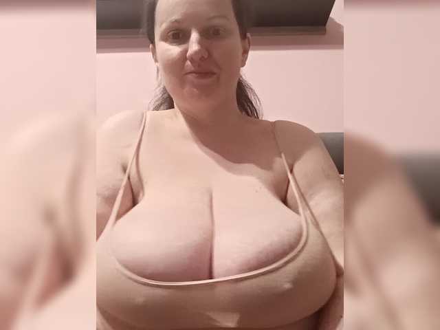 LadyAlma's BongaCams show and profile