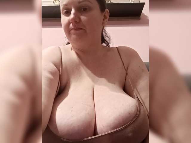 LadyAlma's BongaCams show and profile