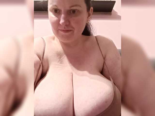 LadyAlma's BongaCams show and profile