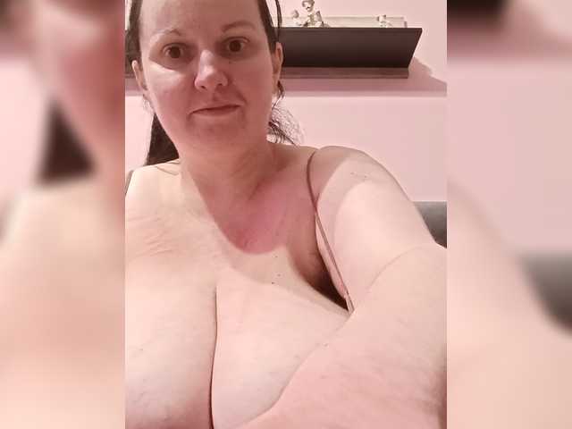 LadyAlma's BongaCams show and profile