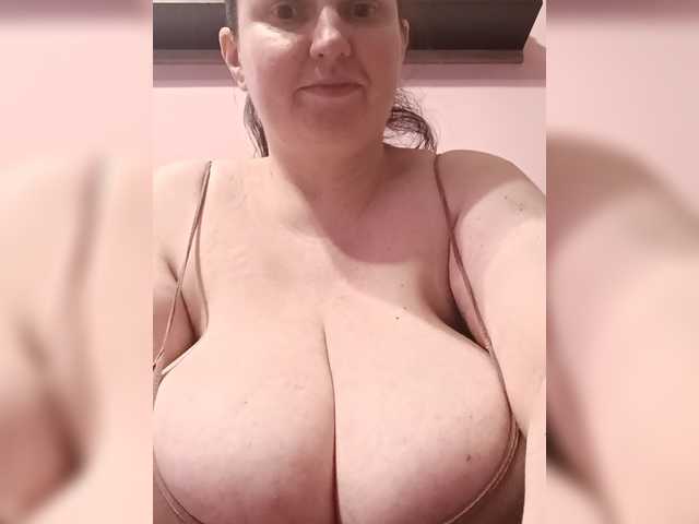 LadyAlma's BongaCams show and profile