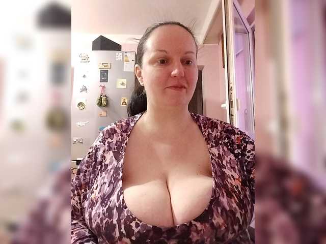 LadyAlma's BongaCams show and profile