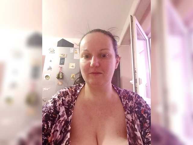 LadyAlma's BongaCams show and profile