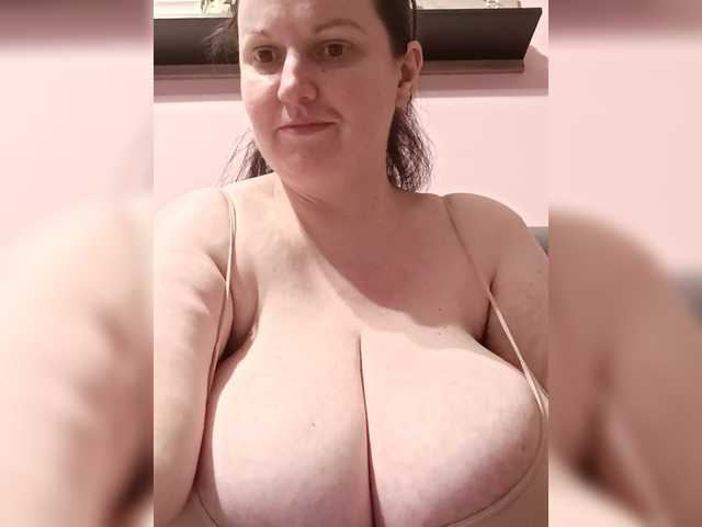 LadyAlma's BongaCams show and profile