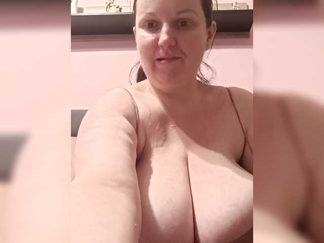 LadyAlma's BongaCams show and profile