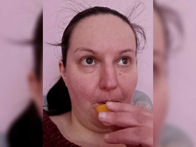 LadyAlma live cam profile