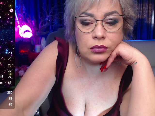 EllenRiplley's BongaCams show and profile