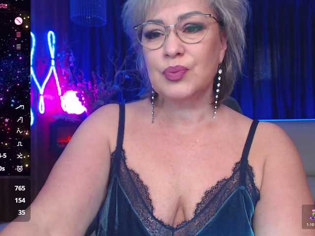 EllenRiplley's BongaCams show and profile