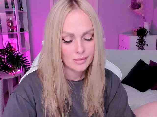 LibbyNora webcam