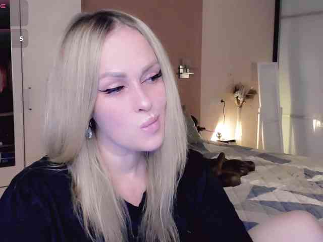 LibbyNora webcam