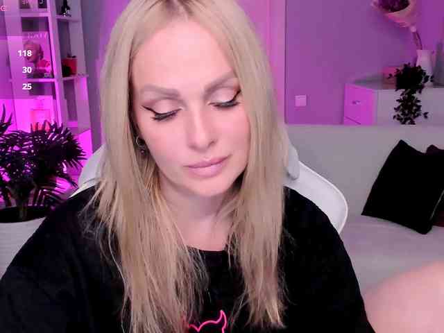 LibbyNora webcam