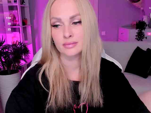 LibbyNora webcam