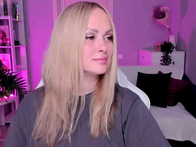 LibbyNora webcam