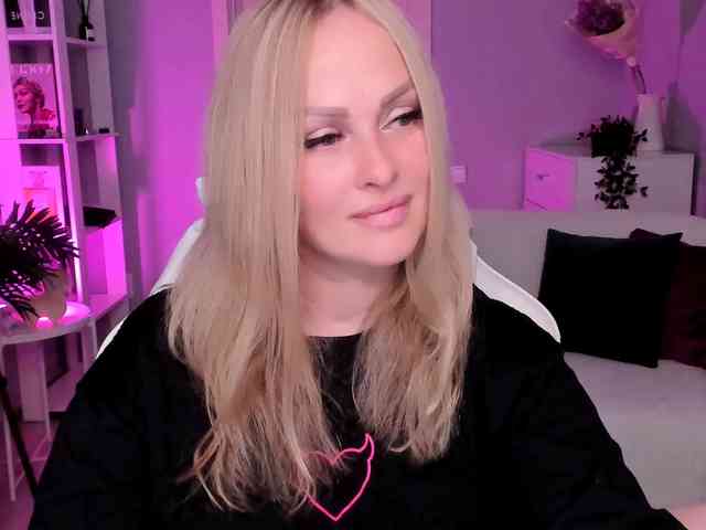 LibbyNora webcam