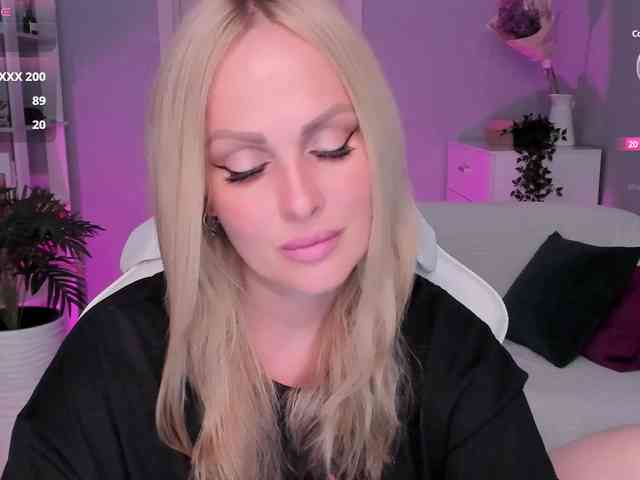 LibbyNora webcam