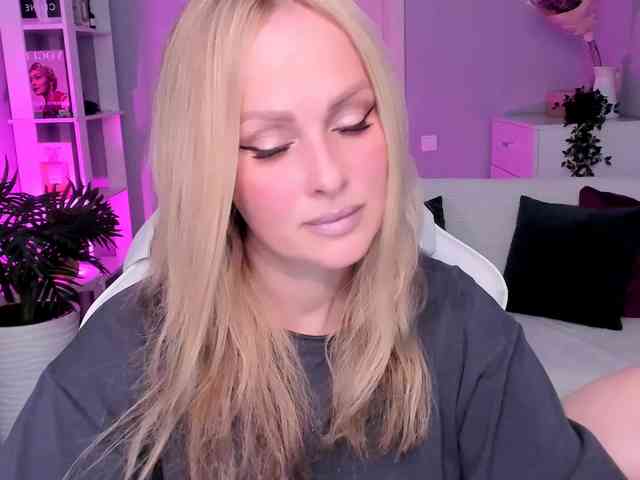 LibbyNora webcam