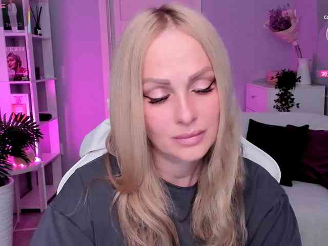 LibbyNora webcam
