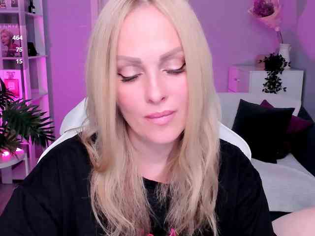 LibbyNora webcam