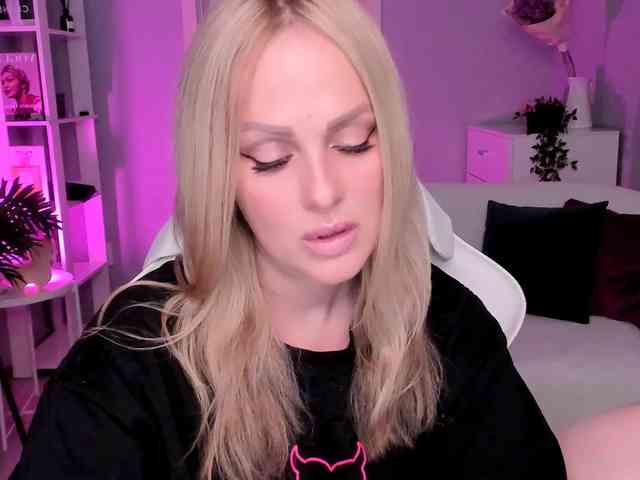 LibbyNora webcam