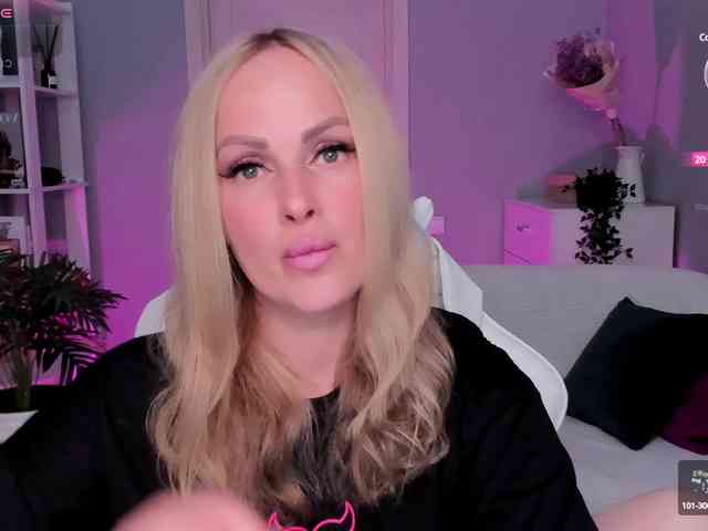 LibbyNora webcam