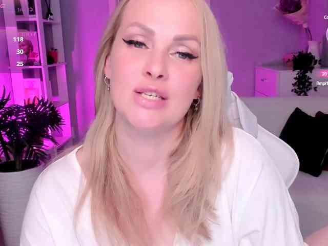 LibbyNora webcam