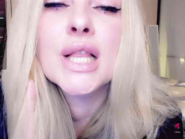 LibbyNora webcam