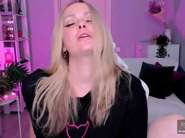 LibbyNora webcam
