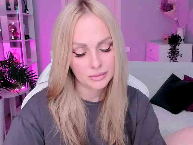 LibbyNora webcam