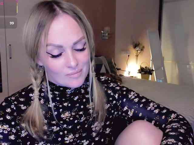 LibbyNora webcam