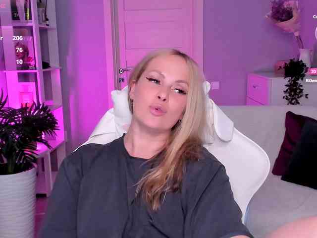 LibbyNora webcam