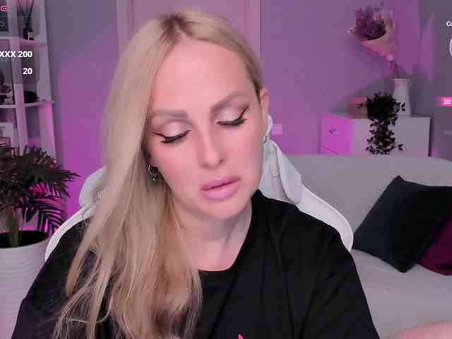 LibbyNora webcam