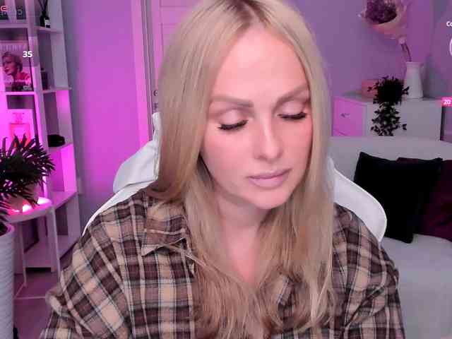 LibbyNora webcam