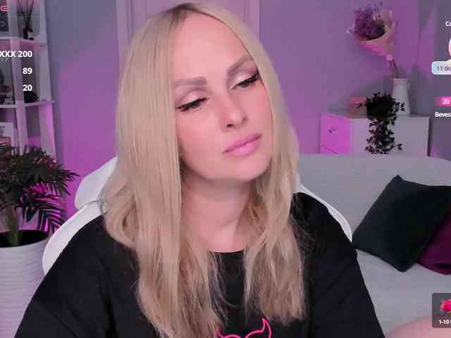 LibbyNora webcam