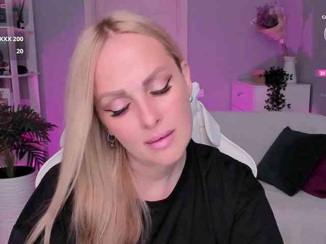 LibbyNora webcam