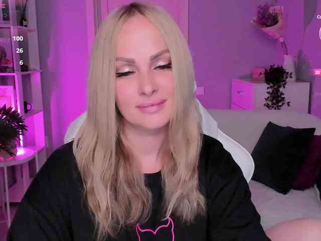 LibbyNora webcam