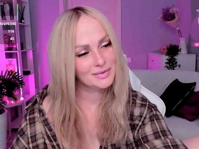 LibbyNora webcam