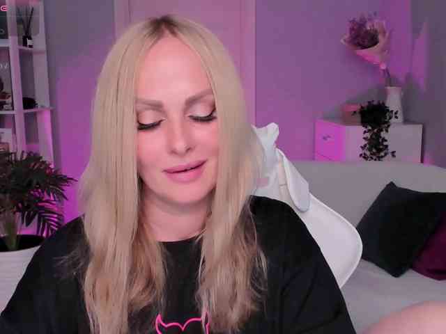 LibbyNora webcam