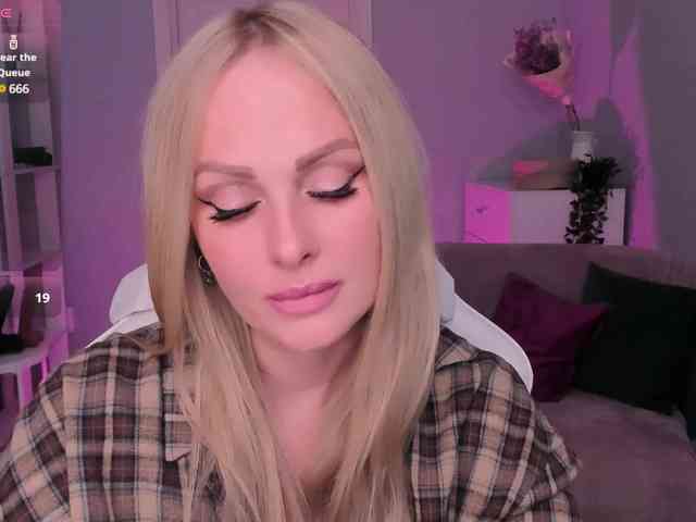 LibbyNora webcam
