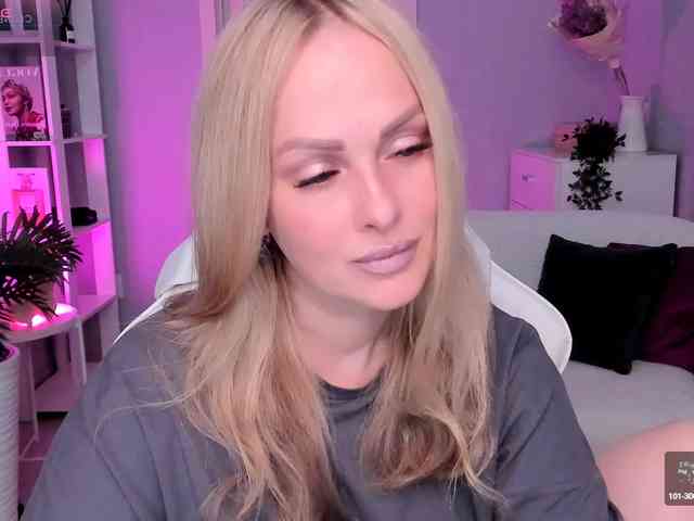 LibbyNora webcam