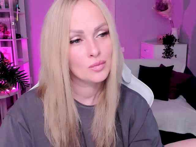 LibbyNora webcam