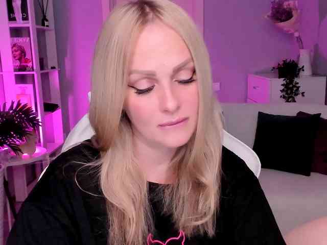 LibbyNora webcam