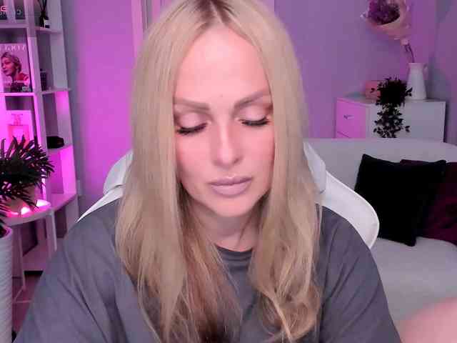 LibbyNora webcam