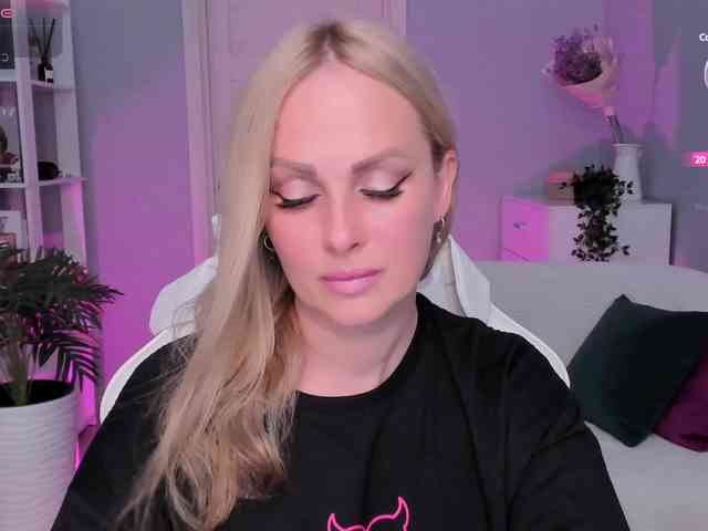 LibbyNora webcam