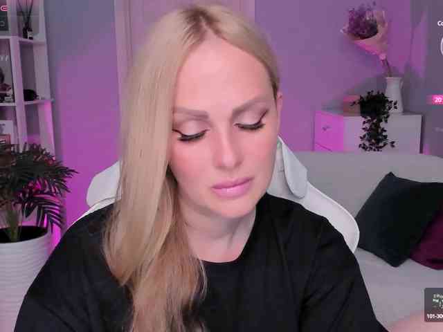LibbyNora webcam